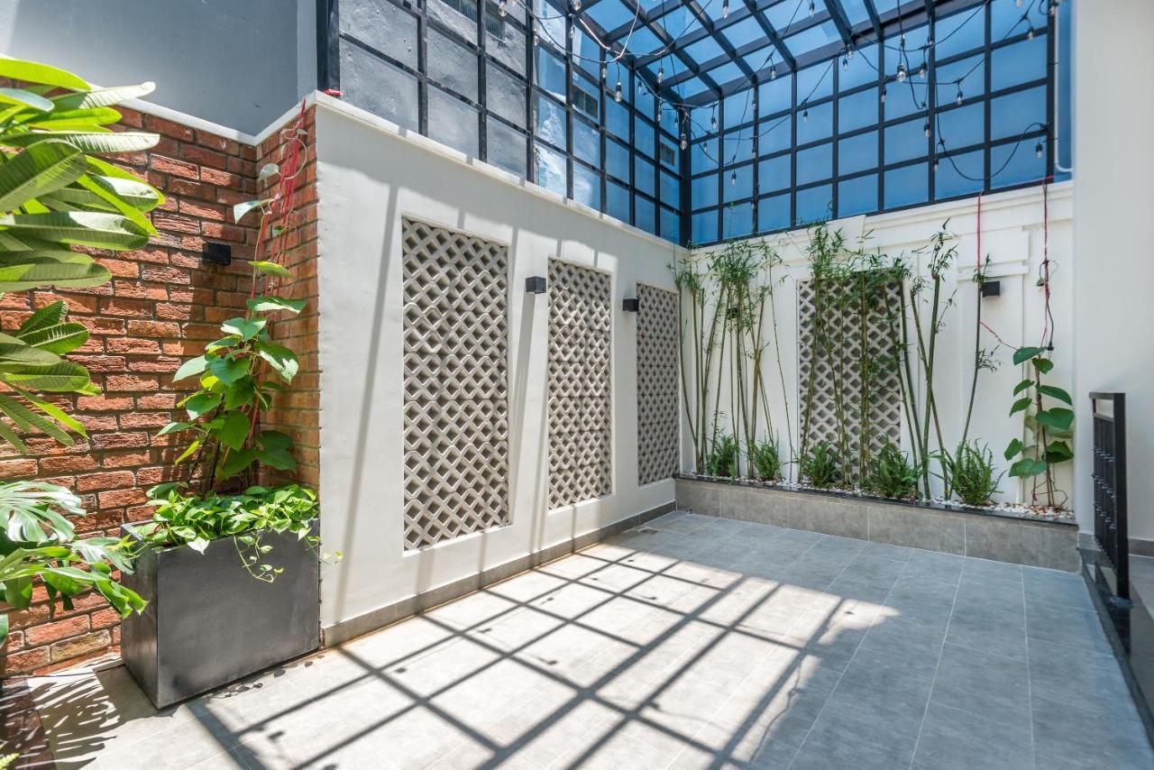 Cozrum Homes The Gallery Residence Хошимин Экстерьер фото